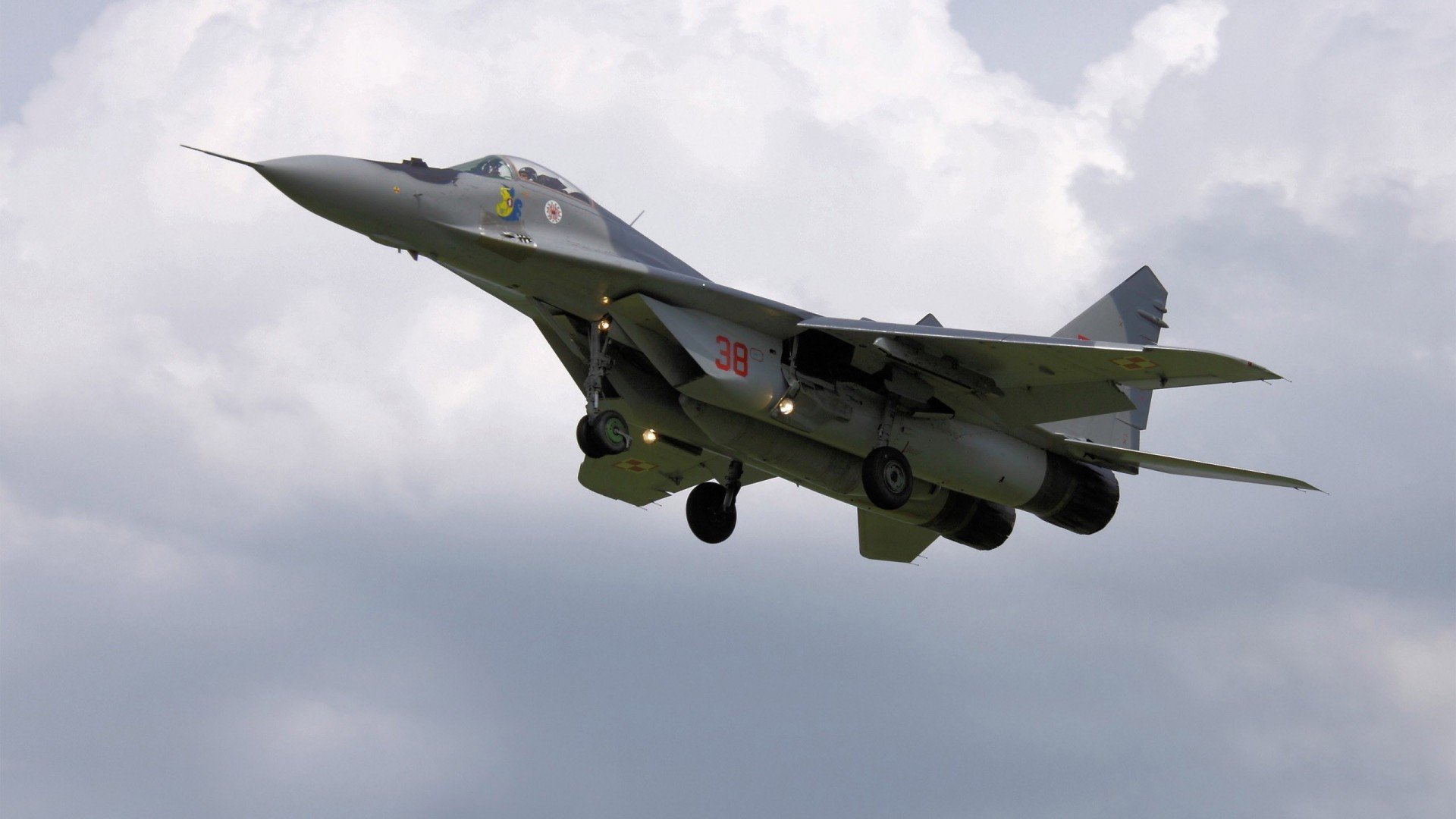 开云官网-法国马术队在巴黎奥运会三项赛团体决赛中获得银牌，展现出色表现。