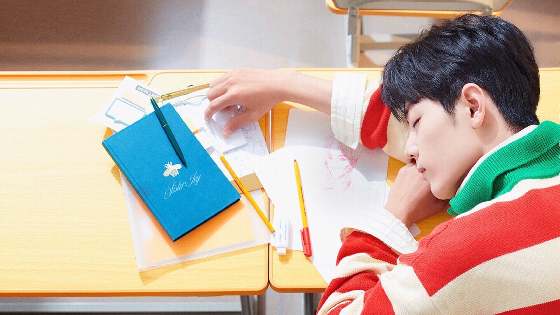 法国马术队在巴黎奥运会三项赛团体决赛中获得银牌,展现出色表现。