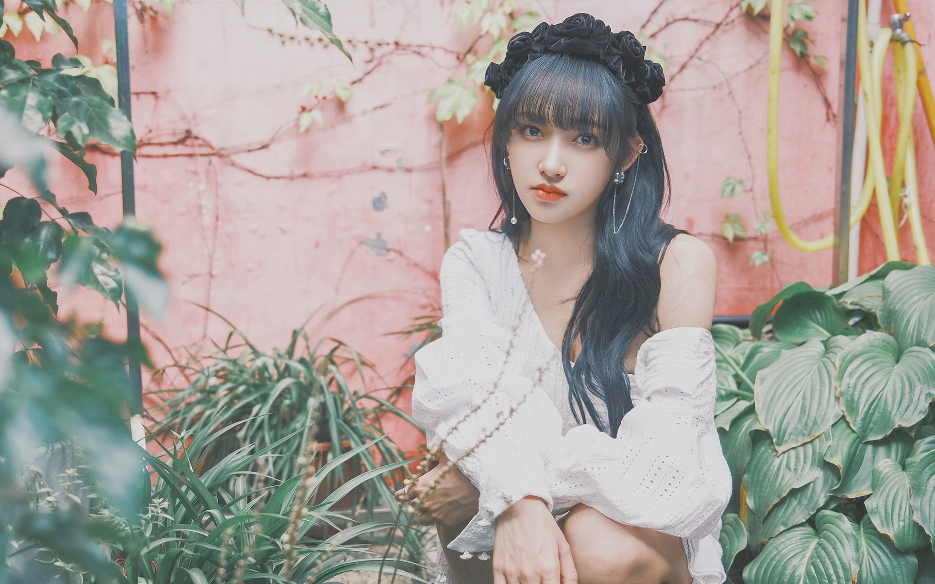 “高新体育中心：羽毛球赛场上演速度与力量的巅峰较量”